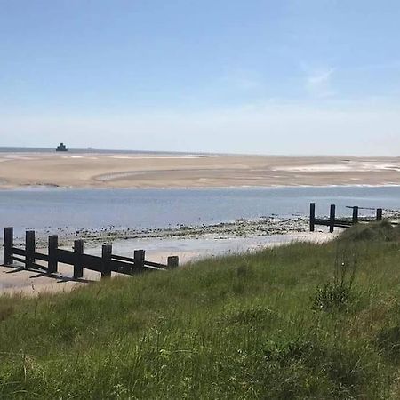 Beautiful Seafront Studio Apartment Cleethorpes Exteriör bild