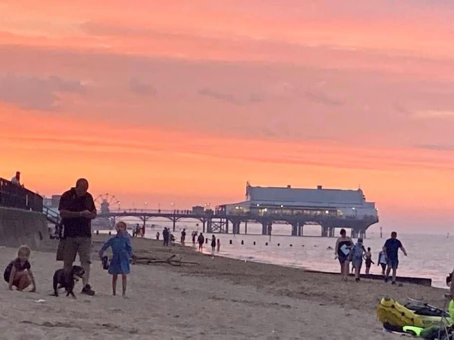 Beautiful Seafront Studio Apartment Cleethorpes Exteriör bild