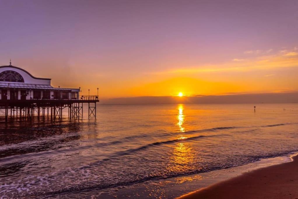 Beautiful Seafront Studio Apartment Cleethorpes Exteriör bild